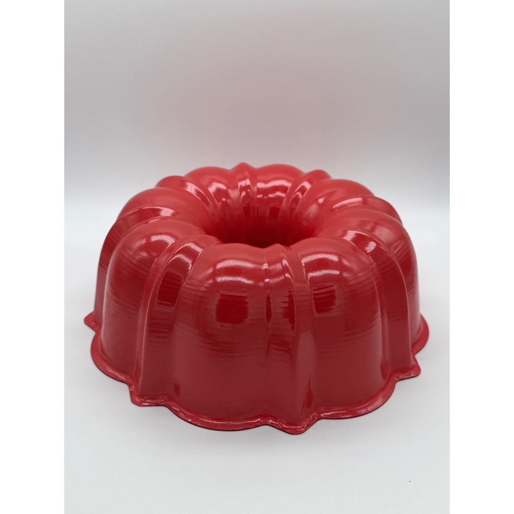 Nordic Ware Bundt Pan Unisex OS Red Good Vintage Cast Aluminum Fluted Cake Mold